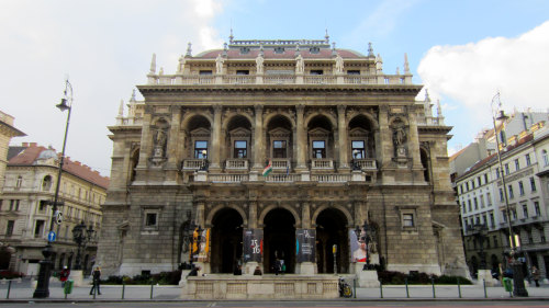 Opera House, Central Market & Gerbeaud Cafe Tour by MYU