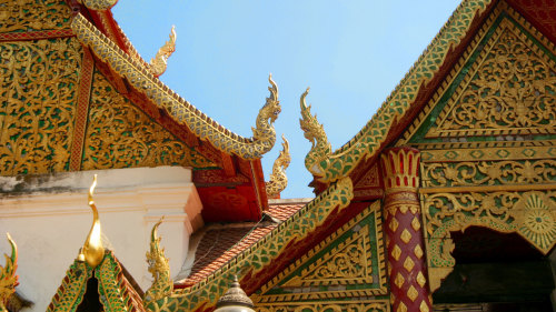 Bhubing Palace & Wat Phra That Doi Suthep Tour