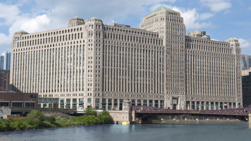 Art Deco Skyscrapers: Riverfront Trolley & Walking Tour by the Chicago Architecture Foundation