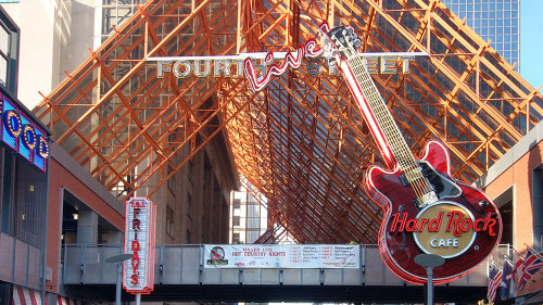 Dining at Hard Rock Cafe with Priority Seating