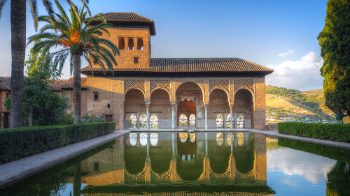 The Alhambra Guided Tour & Hop-on Hop-off City Tour by Julia Travel