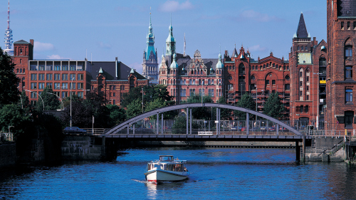 Riverside Tour with Ferry Ride on the Elbe