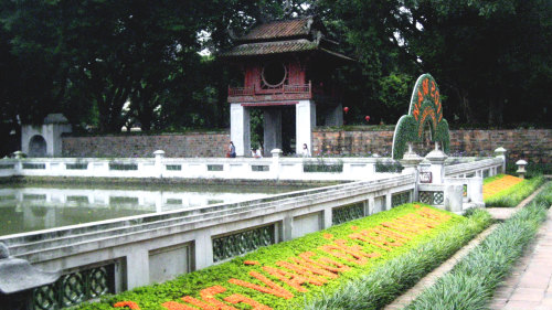 Small-Group Hanoi Highlights Tour by Urban Adventures