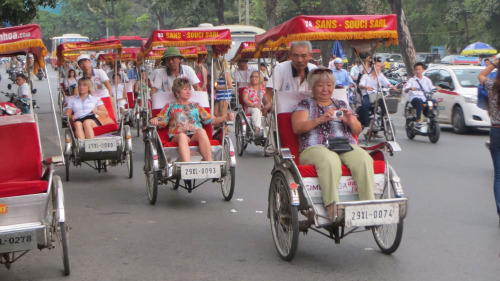 Evening Cyclo Tour with Water Puppet Show by Threeland Travel
