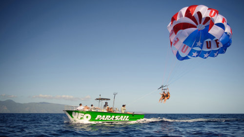 Parasailing in Kona