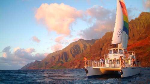 Afternoon Na Pali Snorkeling Tour with Luau-Style Dinner