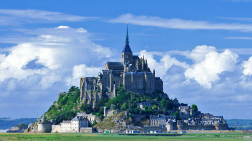 Full-Day Mont St Michel Tour from Paris by Miki Tourist