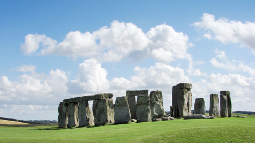 Windsor, Bath & Stonehenge Tour with Roman Baths by Golden Tours