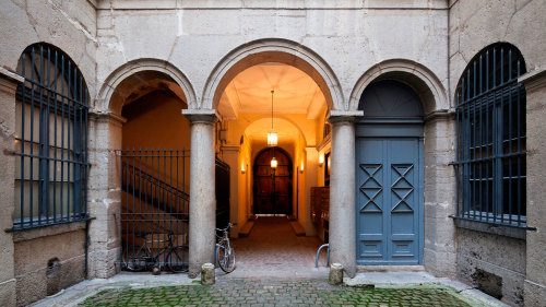 Croix-Rousse Guided Walking Tour by Office du Tourisme de Lyon