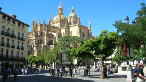 Half-Day Segovia Excursion by Miki Tourist