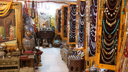 Small-Group Shopping Secrets of the Medina Tour by Urban Adventures