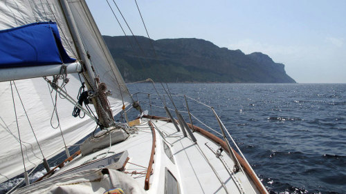 Small-Group Calanques Full-Day Sailboat Ride