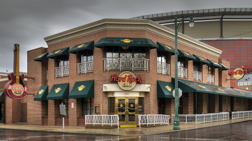 Dining at Hard Rock Cafe with Priority Seating