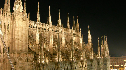 Milan by Night Bus Tour with Italian Aperitivo by Zani Viaggi