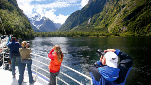 Milford Sound Coach, Cruise & Walk Tour by Fiordland Trips and Tramps