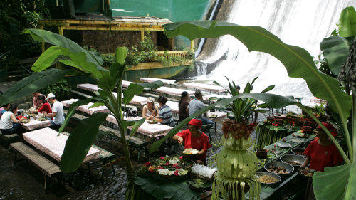 Villa Escudero with Lunch at the Waterfalls by Baron Travel