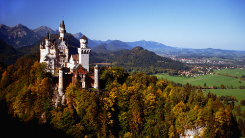 Neuschwanstein & Linderhof Palace Full-Day Premium Coach Tour