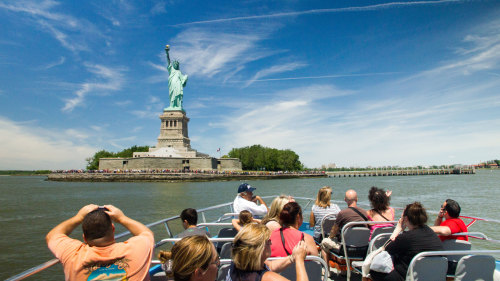 Discover NYC: Sightseeing Tour with Harbor Cruise