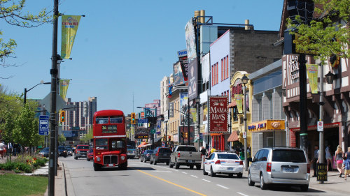 Small-Group Flavors of Niagara Tour by Urban Adventures