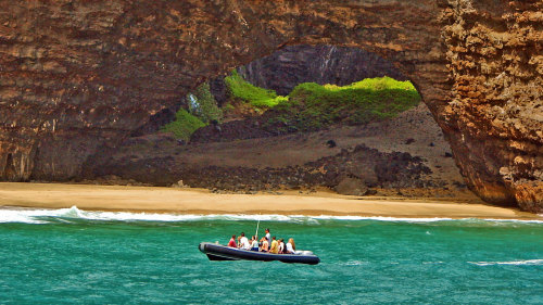 Na Pali Coast Rafting with Beach Landing & Snorkeling