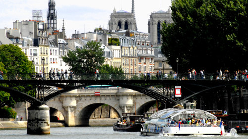 Louvre Museum, Notre Dame & Lunch at the Eiffel Tower