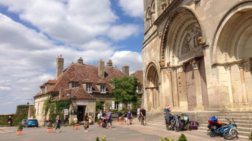 Burgundy & Vezelay Tour by Miki Tourist