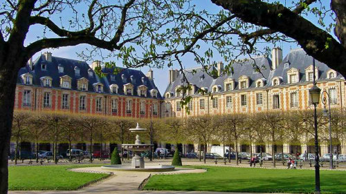 Le Marais, Notre Dame de Paris & Musée Picasso with a Local by Trip4Real
