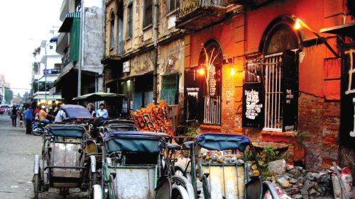 Small-Group Phnom Penh