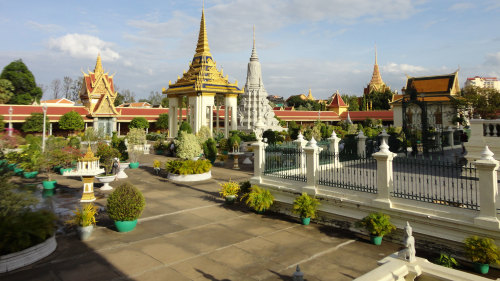 Private Wat Phnom, Royal Palace & Silver Pagoda Tour by Threeland Travel