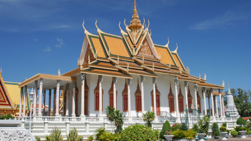 Private Choeung Ek, Wat Phnom & Royal Palace Tour by Threeland Travel
