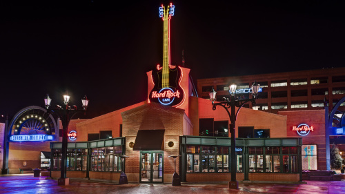 Dining at Hard Rock Cafe with Priority Seating