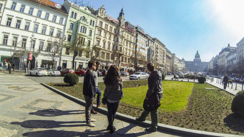 Small-Group Walking Tour with Drinks