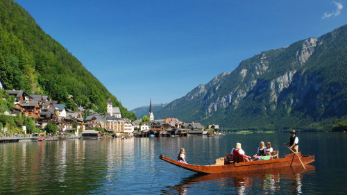 Salzburg & Hallstatt Full-Day Tour by Miki Tourist