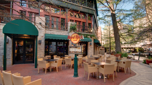 Dining at Hard Rock Cafe with Priority Seating