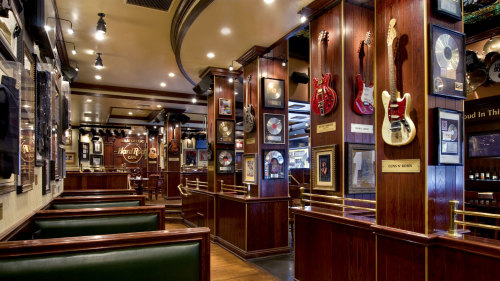 Dining at Hard Rock Cafe with Priority Seating