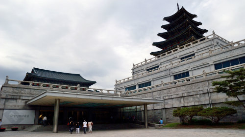 National Museum & Cheonggyecheon Morning Tour by Seoul City Tour