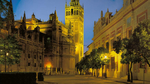 Magical Sevilla Walking Tour with a Local
