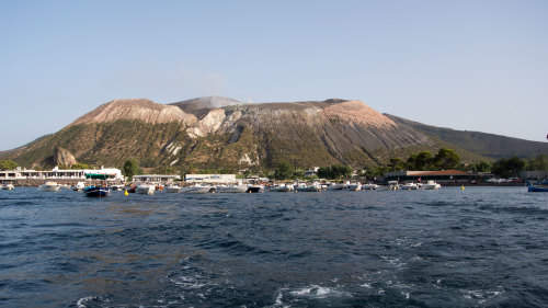 Full-Day Aeolian Islands Tour to Lipari & Vulcano with Cruise