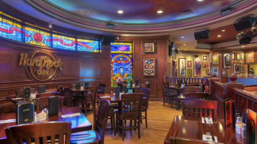 Dining at Hard Rock Cafe with Priority Seating