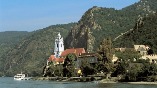 Full-Day Wachau Tour by Miki Tourist