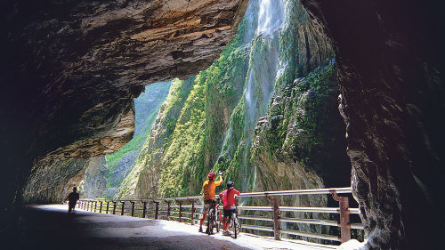 Taroko Marble Gorge Full-Day Tour by Edison Travel