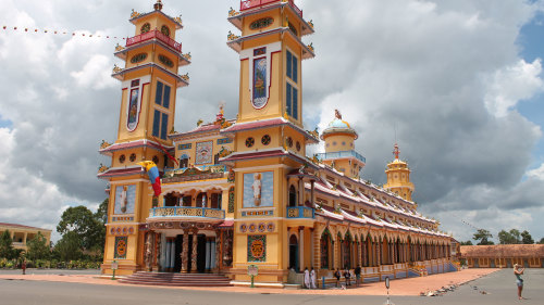 Private Tour to Cao Dai Temple & Cu Chi Tunnels by Threeland Travel