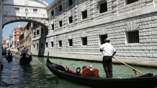 Venice Off-The-Beaten-Track Tour & Gondola Ride