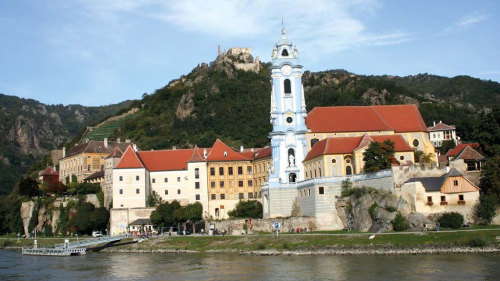 Small-Group Wachau Valley Tour & Winetasting