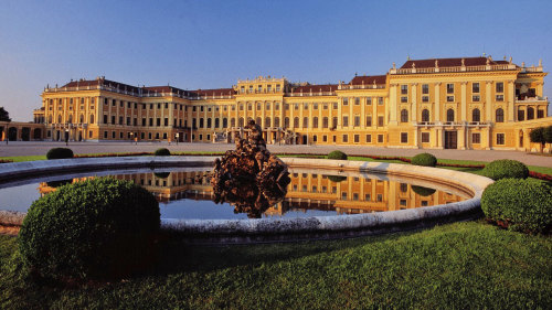 Schönbrunn Palace & Vienna State Opera Tour by Miki Tourist