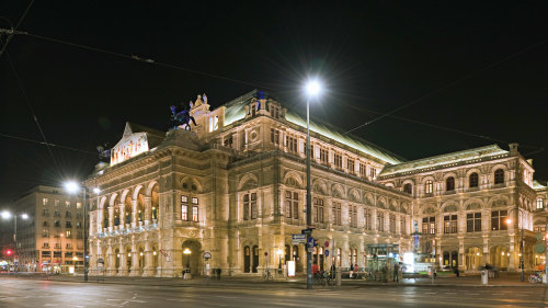 Prater Park & Old Town Night Walking Tour by Miki Tourist