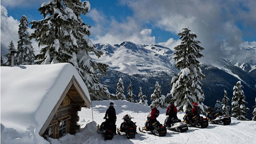 Snowmobile Tour & Sunrise Yukon Breakfast