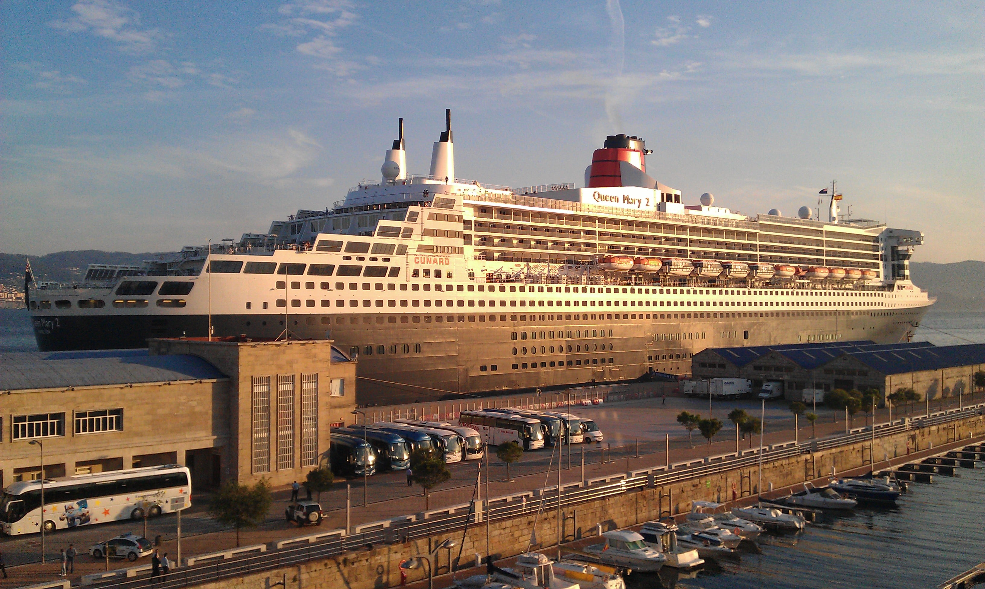 Cunard Queen Mary 2 World Voyage Guide: Transatlantic Heritage, Royal Court Theatre & Circumnavigation